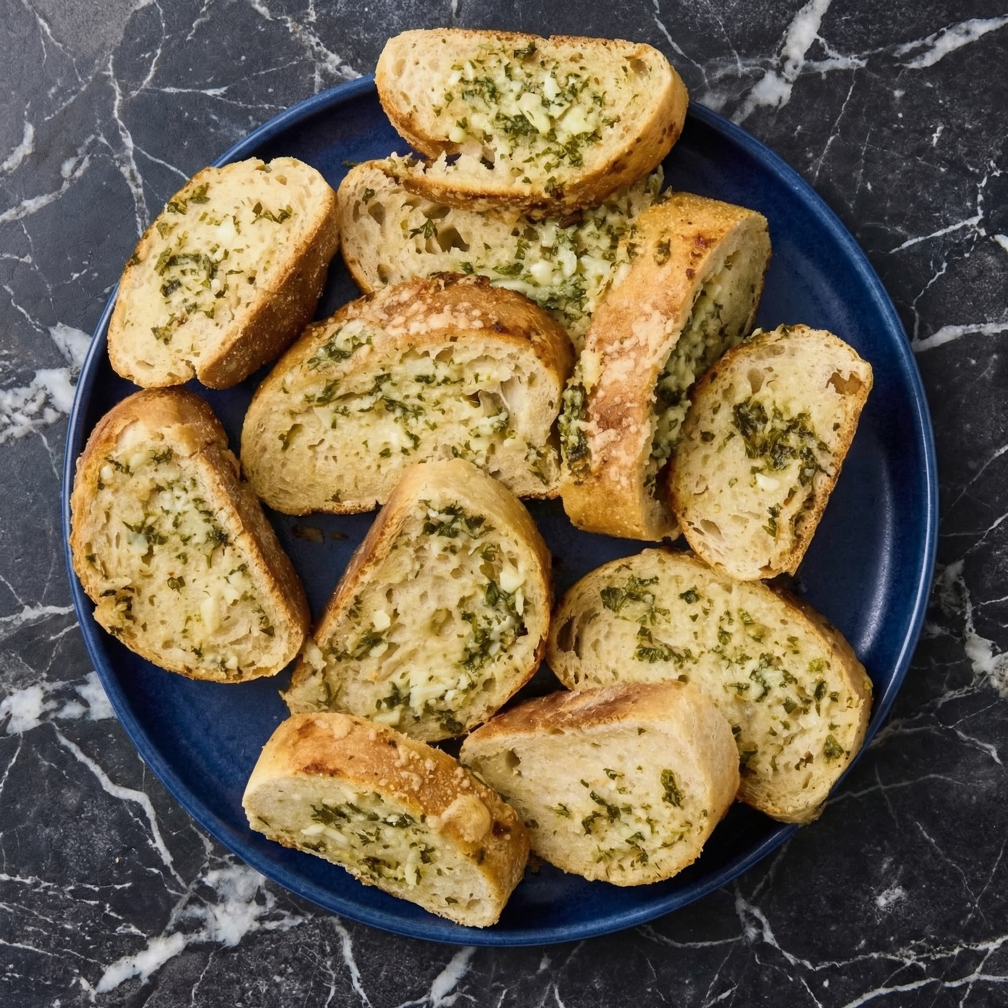 Perfect Garlic Bread: Crispy, Buttery and Irresistible